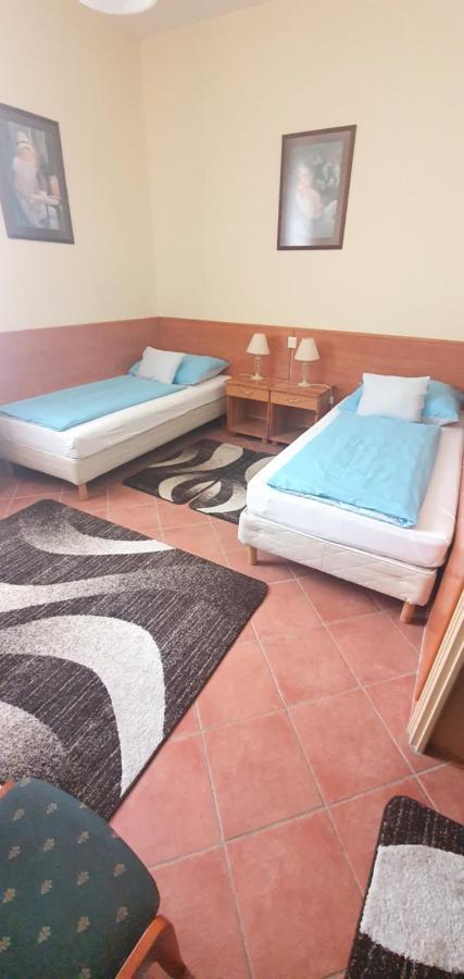 100 Eves Fogado Bed and Breakfast Szatymaz Εξωτερικό φωτογραφία