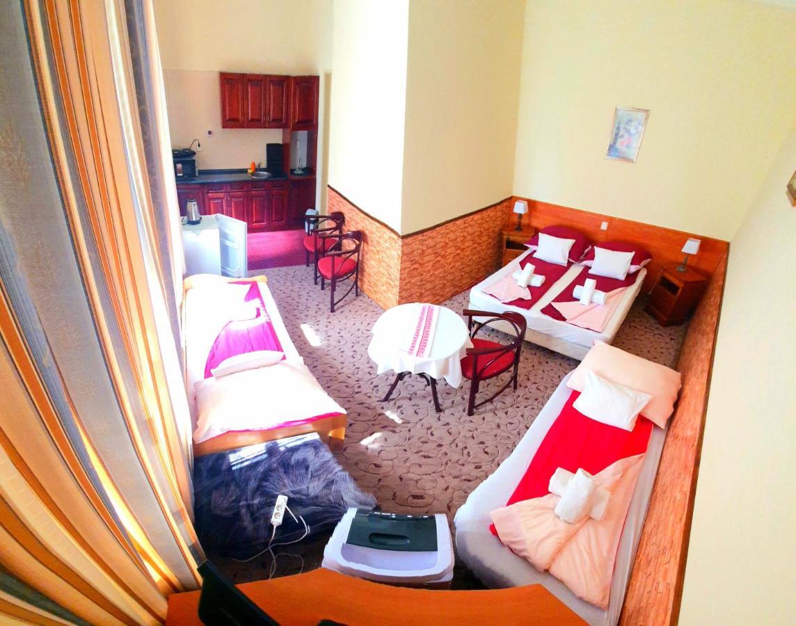 100 Eves Fogado Bed and Breakfast Szatymaz Εξωτερικό φωτογραφία