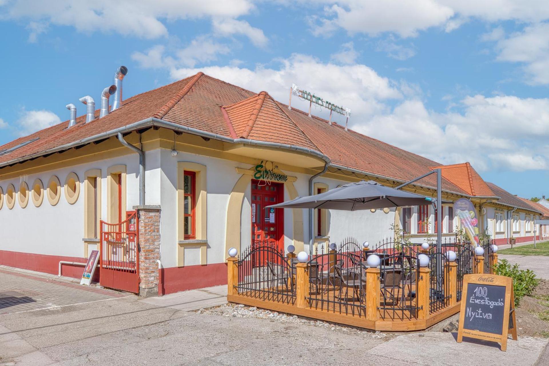 100 Eves Fogado Bed and Breakfast Szatymaz Εξωτερικό φωτογραφία