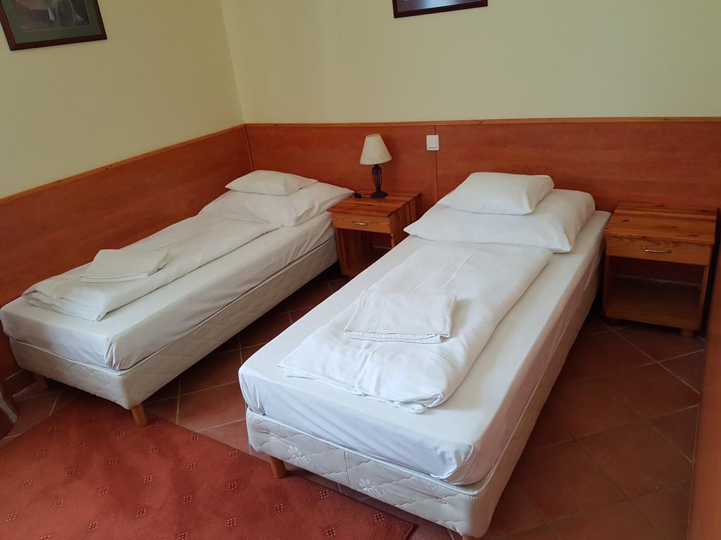 100 Eves Fogado Bed and Breakfast Szatymaz Εξωτερικό φωτογραφία