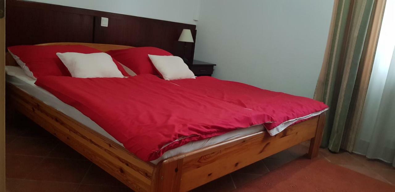 100 Eves Fogado Bed and Breakfast Szatymaz Εξωτερικό φωτογραφία